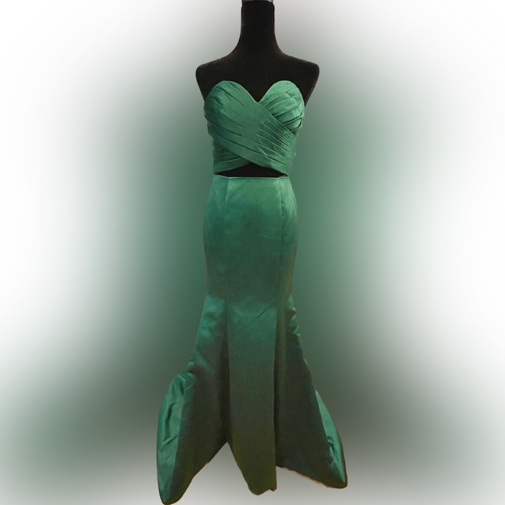 Formal dark green mermaid sleeveless ruched satin dress